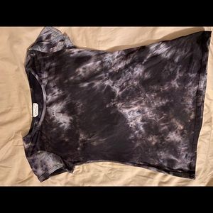 Pinc soft black/grey/white small shirt.